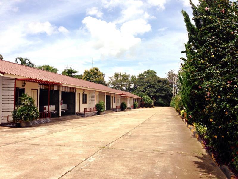 Zigzag Resort Mukdahan Buitenkant foto